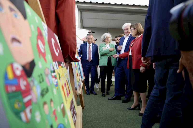 Steinmeier, Gaziantep’te depremzedelerle bir araya geldi